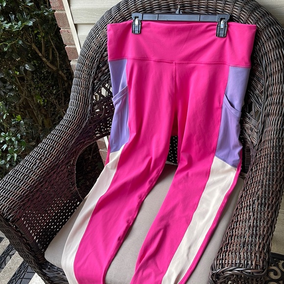 Fabletics PowerHold Made by Fabletics Pink Capris 2X - Picture 2 of 9